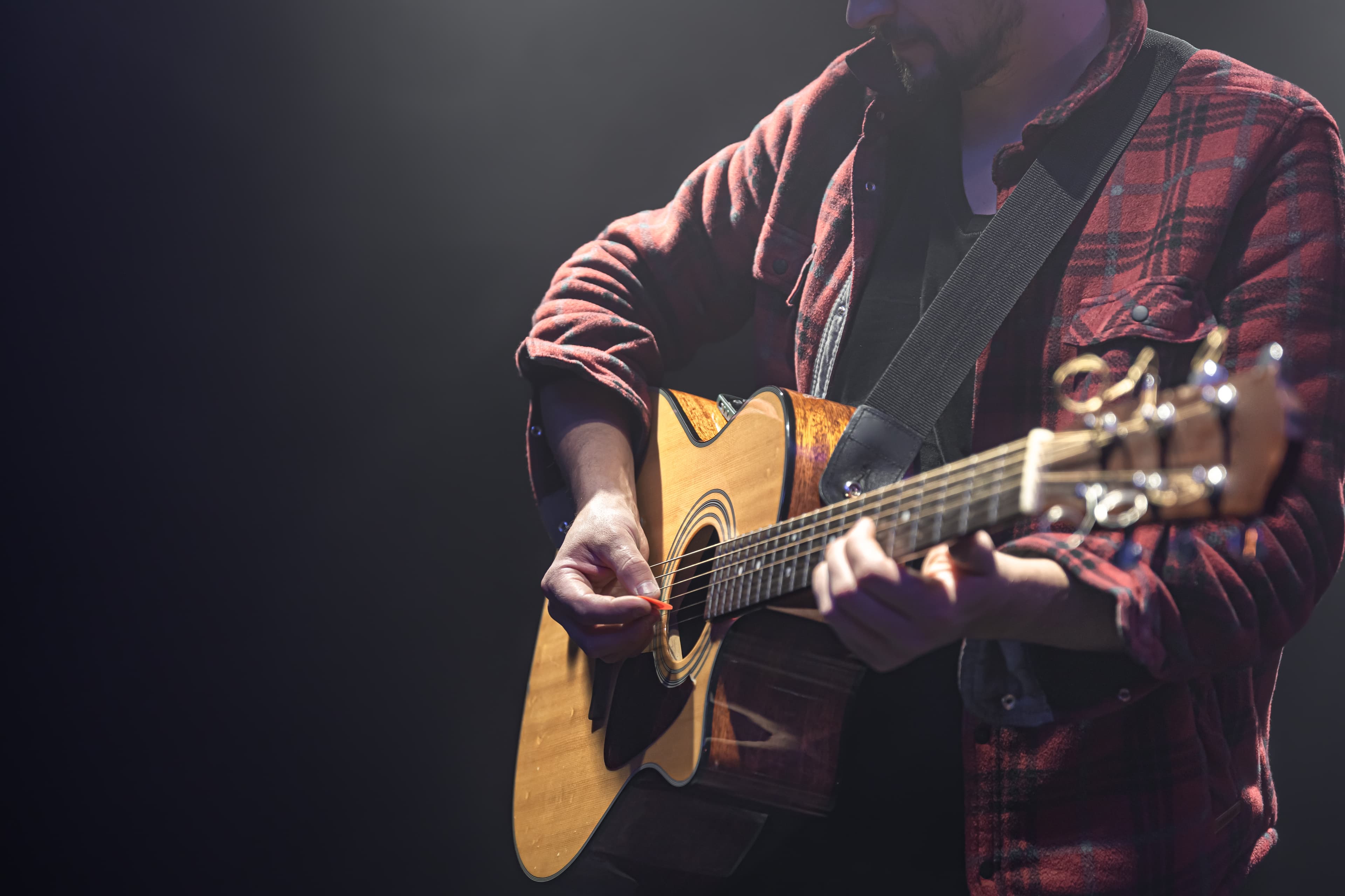 Pessoas colaborando com música
